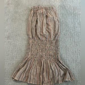 super cute strapless dress!